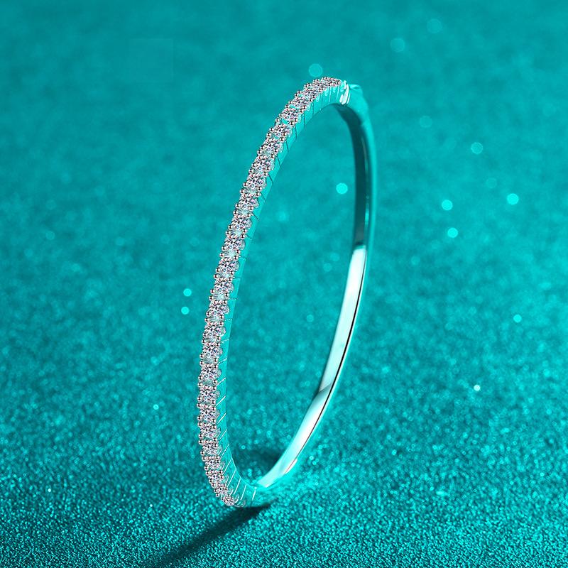 Bracelet with 1.68 Carat Moissanite Stones in Starry Sky Pattern on Platinum-Plated 925 Sterling Silver